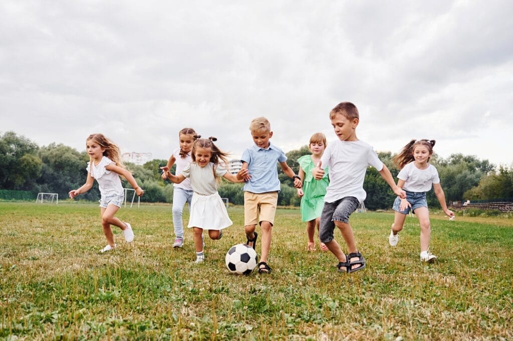 Boern spiller fodbold