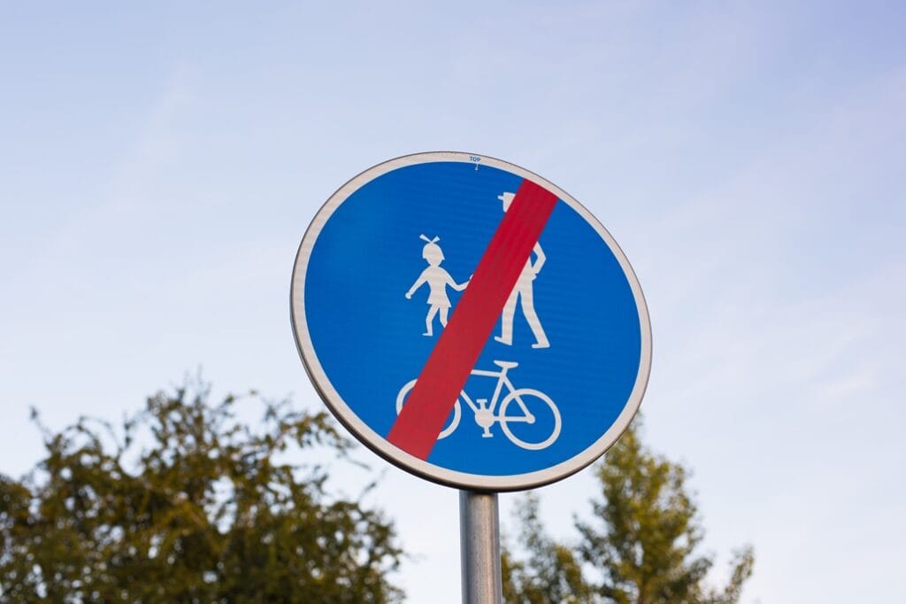 sign the end of the pedestrian and bicycle zone 2025 02 25 16 10 01 utc