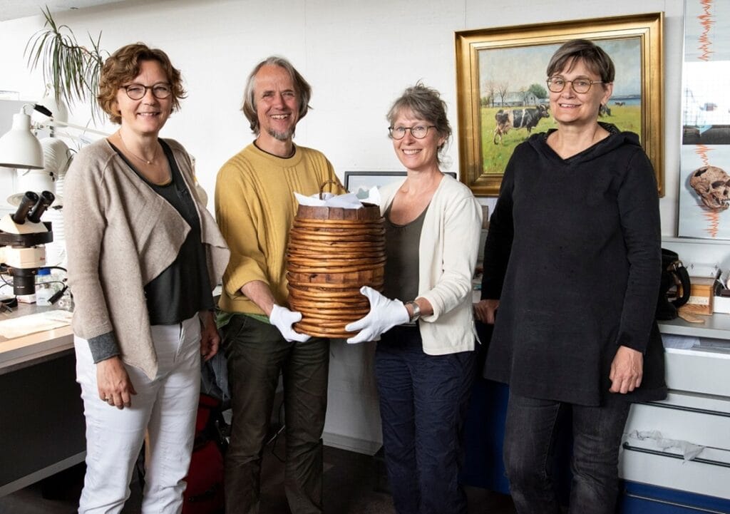 PM Oplev konservatorernes magi naar de aabner doerene for alle fire konservatorer og en genstand 1 10 25 MOE