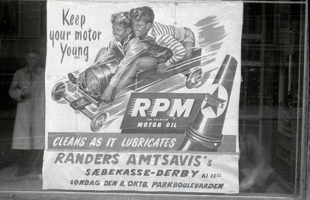 PM Randers paa film – adventsgave fra Museum Oestjylland til byens borgere N3003624 plakat saebekasse derby 12 11 25 MOE