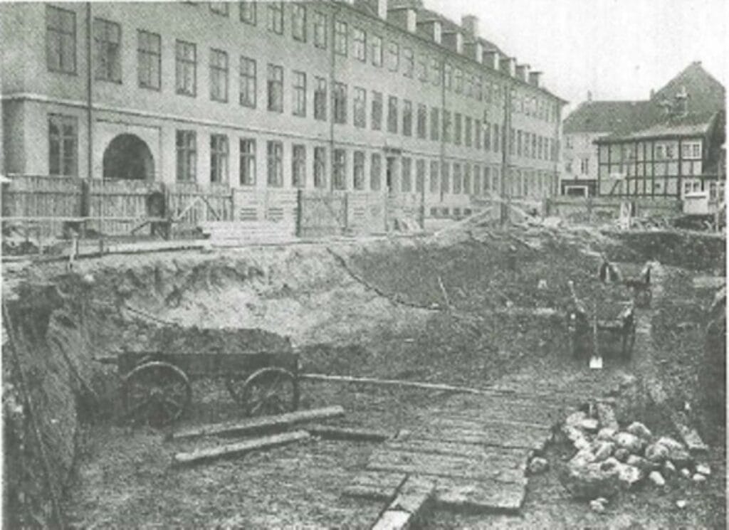 PM Faa oejnene op for Randers gemte middelalderhistorie sh foto udgravning med hestevogne 27 5 26 MOE